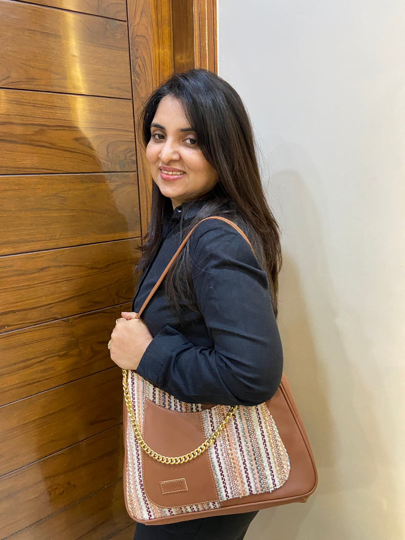 Crescent Baguette - Sand - Everyday Shoulder Bag